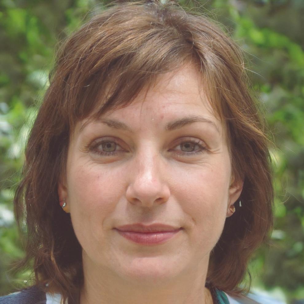 Desislava Kravchuk conducting market research